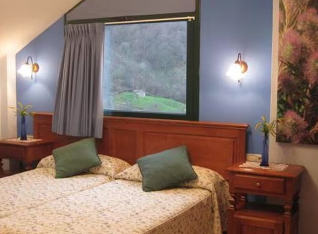 El hotel rural del parque natural de Las Ubiñas que no halla comprador se rebaja al precio de un piso