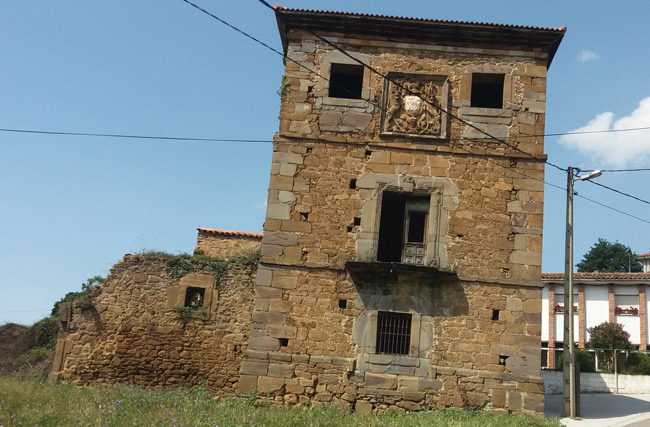 La apuesta turística por La Carisa se desmorona con la ruina del palacio de Faes, en Carabanzo