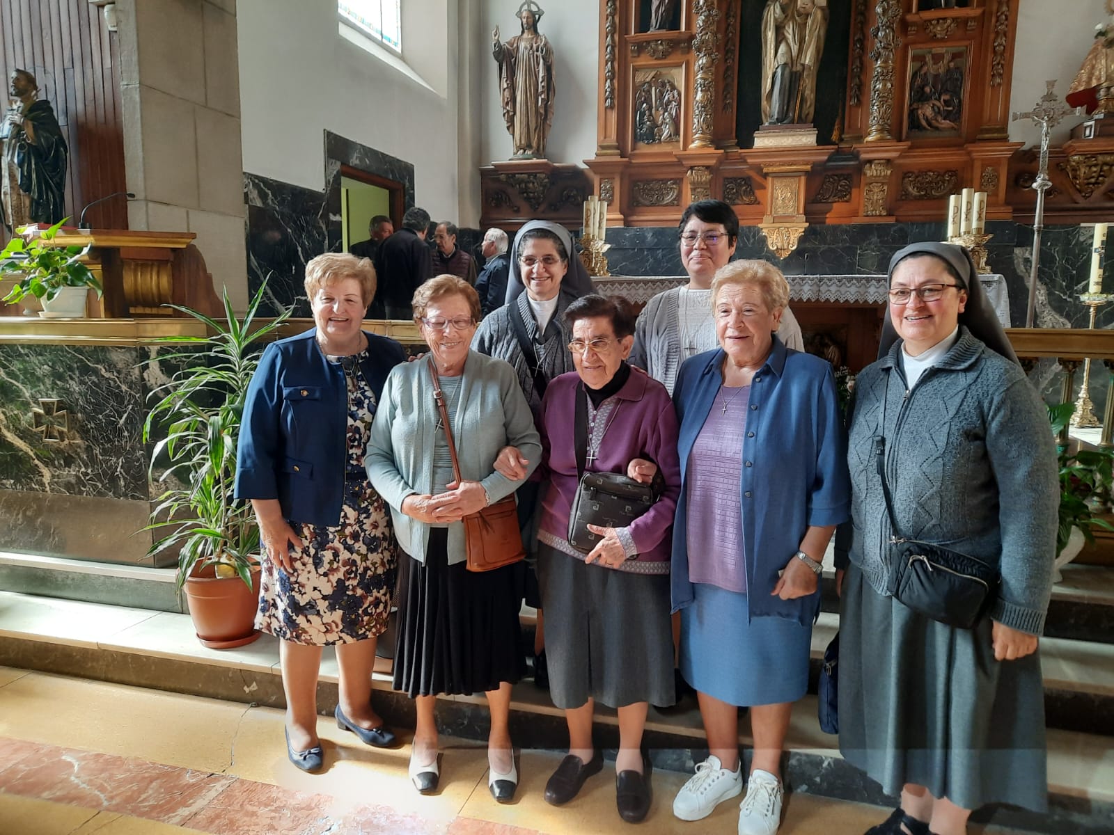 Las religiosas de la “Sagrada Familia” abandonan la Residencia “Canuto Hevia” tras 89 años en La Pola