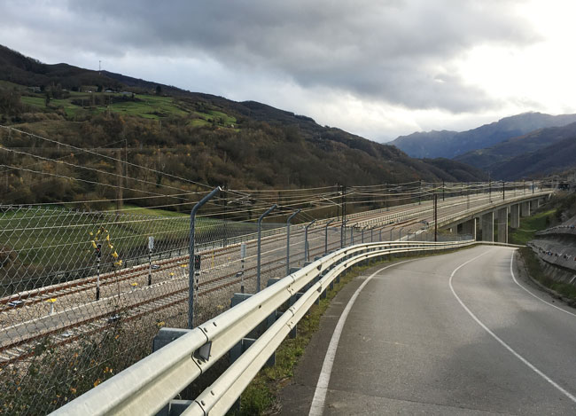 Una barrera en Trobajo del Camino (León) impedirá que los AVE lleguen a Asturias por la Variante del Pajares