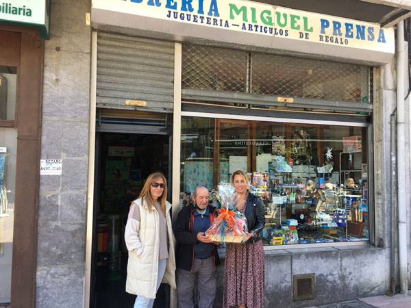 Punto y final a una institución en La Pola: cierra la clásica “Librería Miguel”