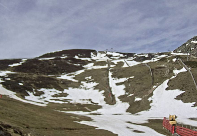 Valgrande, sin pistas para esquiar al no producirse nieve artificial en el año del estreno del telecabina