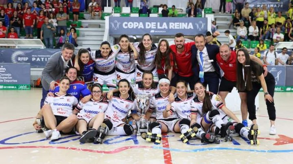 La jugadora lenense de hockey Marta González Piquero suma la Copa de la Reina en una temporada épica