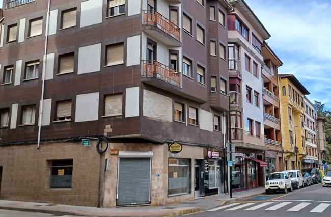 Sale a la venta un cuarto edificio completo en La Pola, en la calle Vital Aza, por 210.000 euros